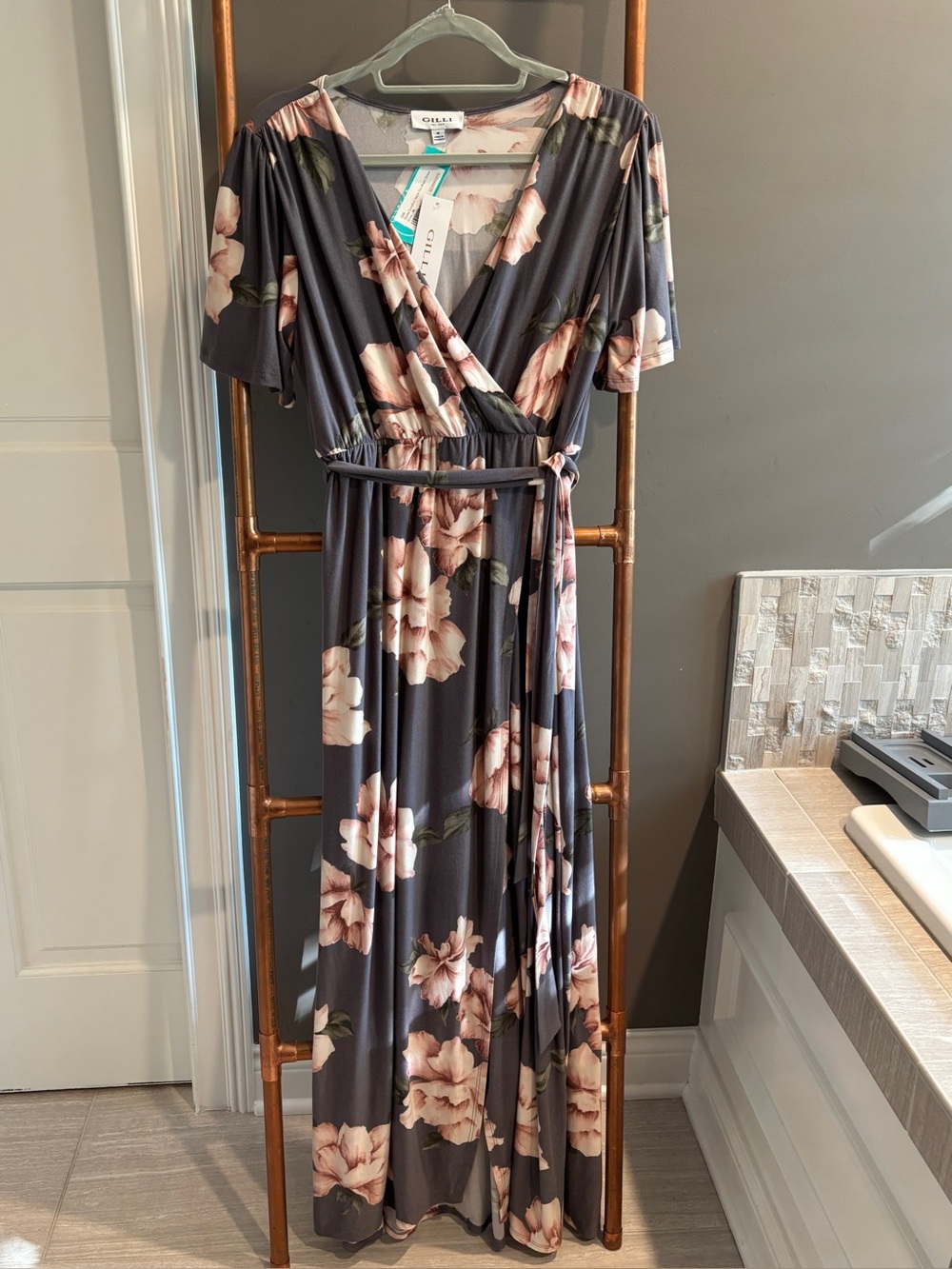 NWT Gilli Floral Wrap Maxi Dress Gray with Blush Size M